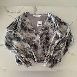 NWT ASTR Neutral Tie Dye Plisse Crop Top Ribbed Blouse